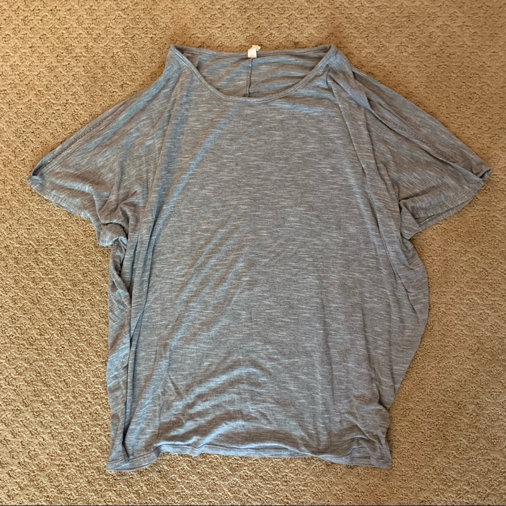 Gray t shirt - open sleeves